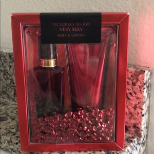 Victoria’s Secret Very Sexy Lotion Set